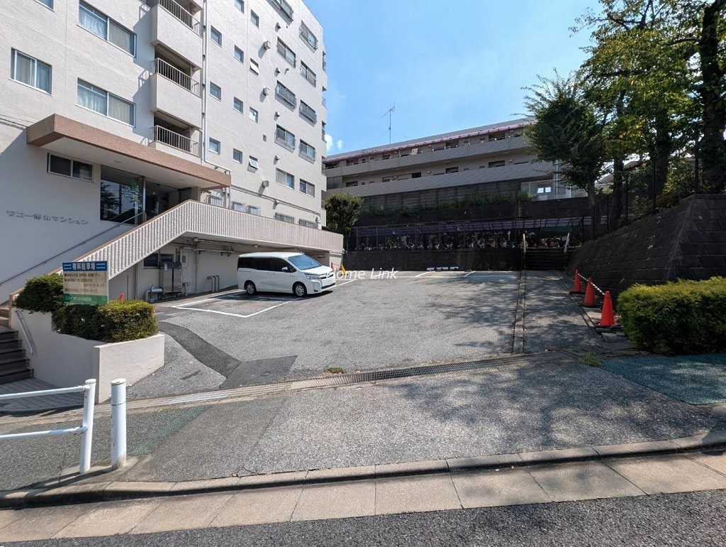 ワコー徳丸マンション　駐車場出入口